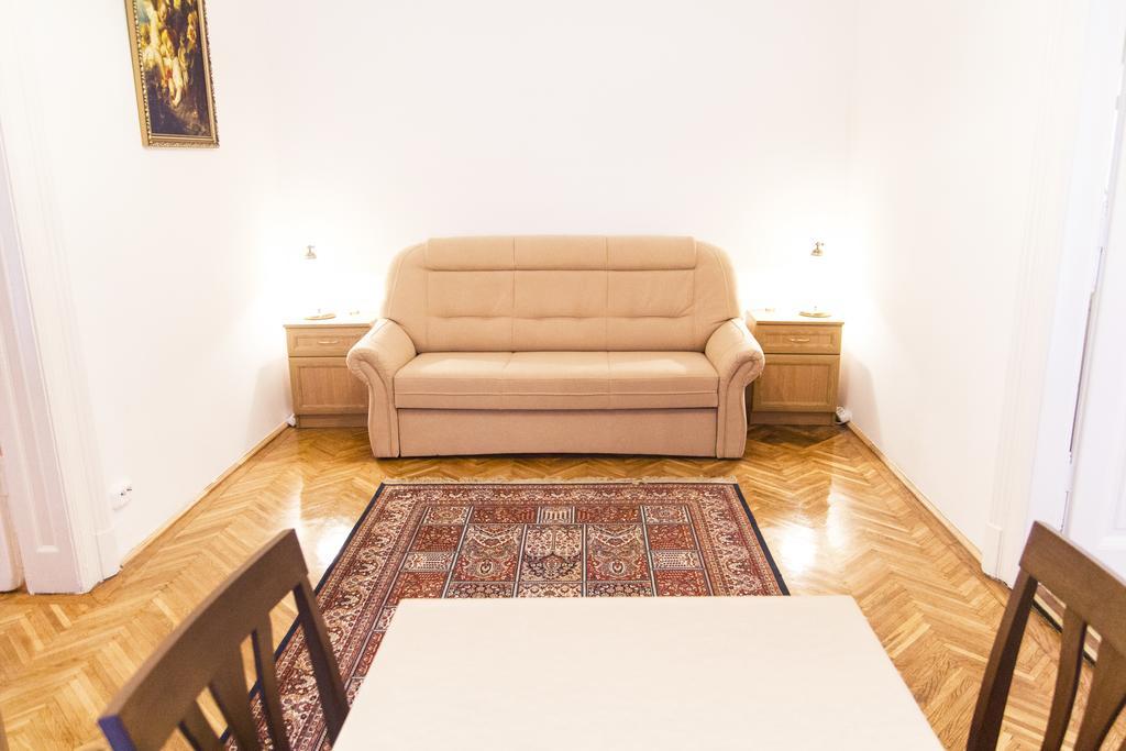 Authentic Budapest Apartment Pokoj fotografie